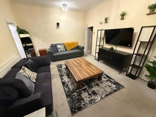 Oswaldtwistle Spacious 3 Bedroom Two Bath