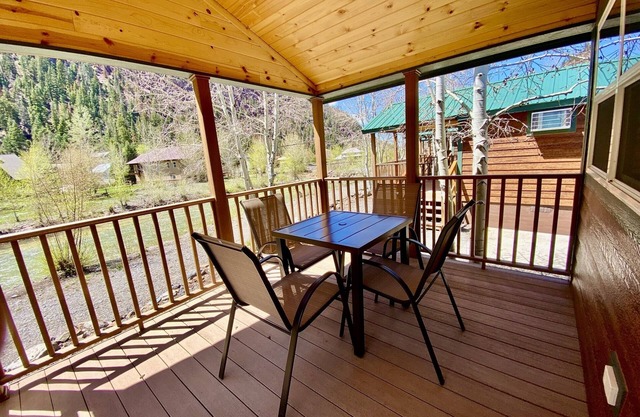 Ouray Riverside Resort - Inn & Cabins