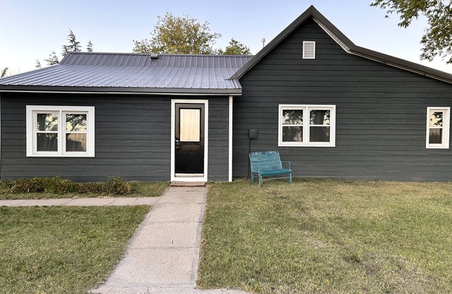 Outdoorsman's Paradise Sleeps 9 in Cedar