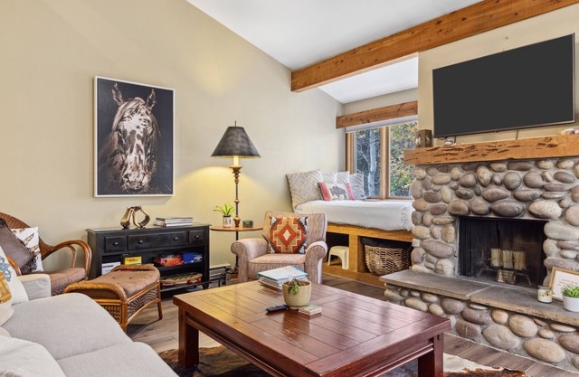 Outpost: Columbine 1024 - Aspens Location!