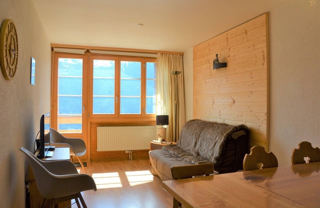 Outside : flat for 4 person on the 2nd floor, balcony -Inside : 45 sqm, living room with dining area