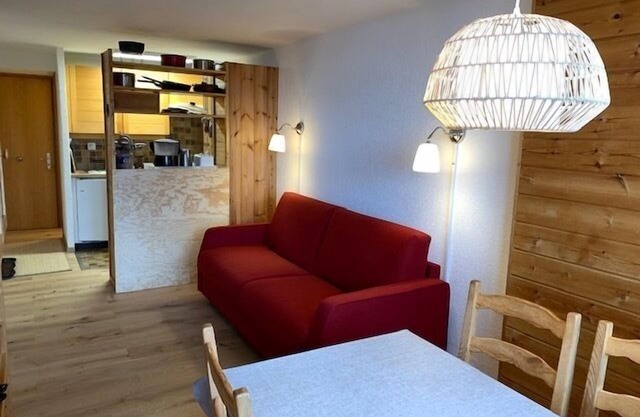 Outside : Living on the 3rd floor of an apartment house, in Chandolin, for 2-4 persons, balcony with