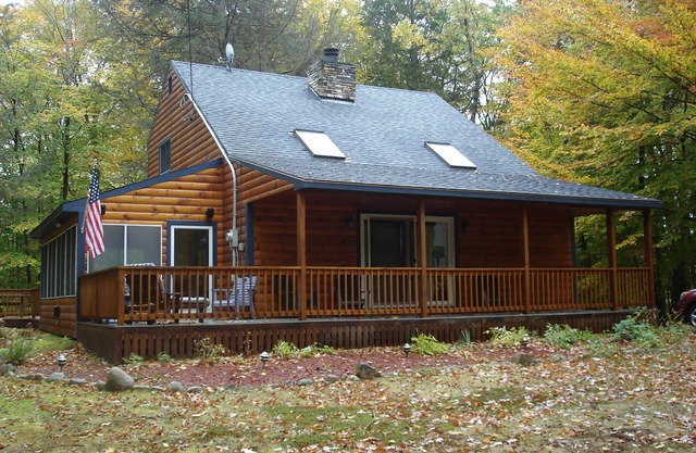 Outstanding Pet Friendly Family Retreat on Frye Island in Sebago Lake sleeps 7