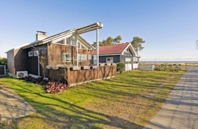 "Ovelil" - 100m from the sea by Interhome