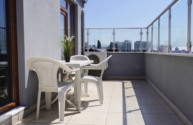 Overland Balcony - S