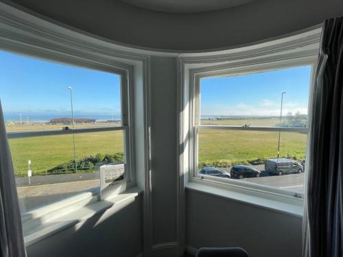 Overlooking the sea - Spacious apartment