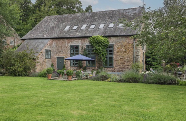 OWL BARN, family friendly, luxury holiday cottage in Leominster