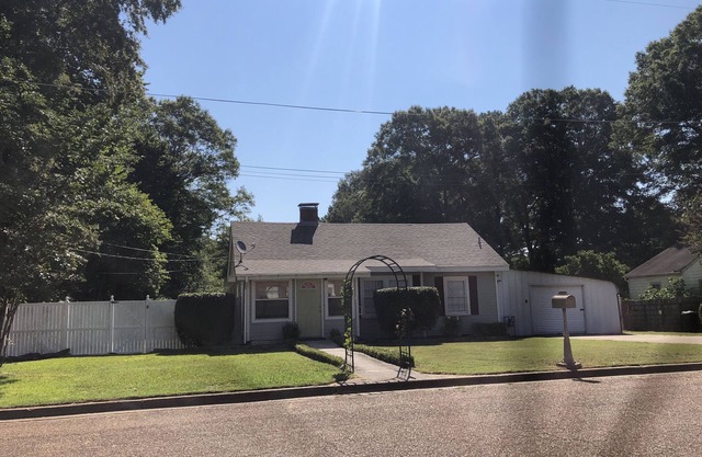 Oxford/Sardis Clean & comfortable convenient to all. Small town.Charming