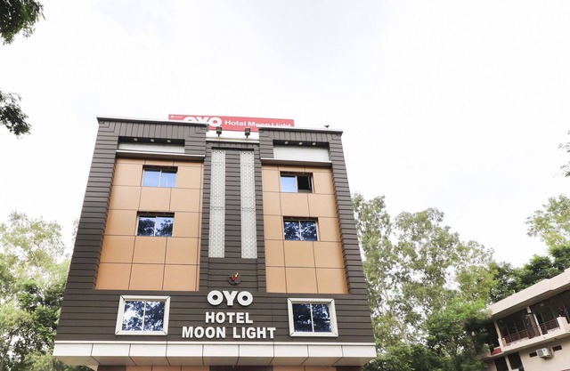 OYO 35382 Hotel Moon Light