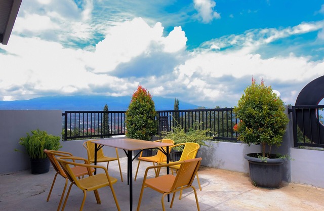OYO 354 32 Guest House