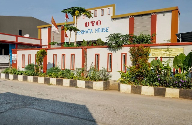 OYO 3767 Permata House