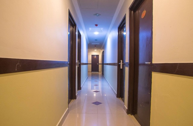 OYO 44010 Royals Star Hotel