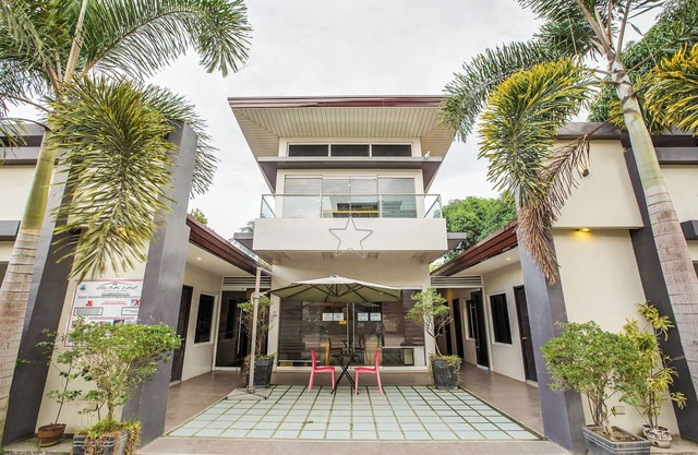 OYO 489 Casa Mia Hotel Suites