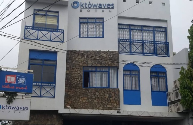OYO 816 Oktowaves Hotel