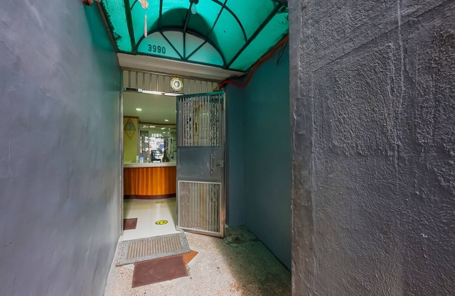 OYO 836 E & H Residences