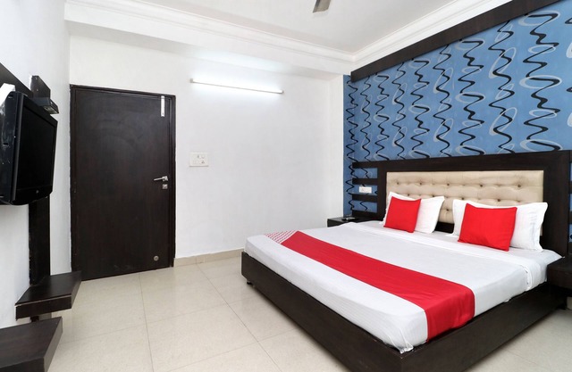 OYO 8627 Hotel Space