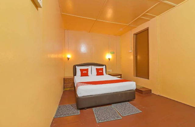 OYO 90675 Holiday View Inn