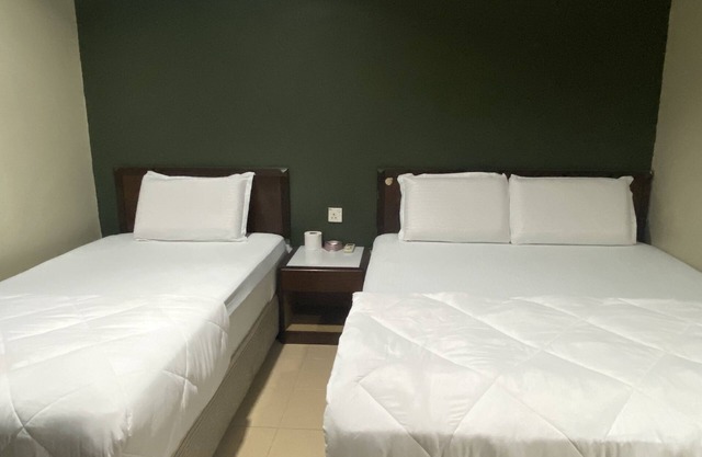 OYO 90896 Gold Hill Hotel