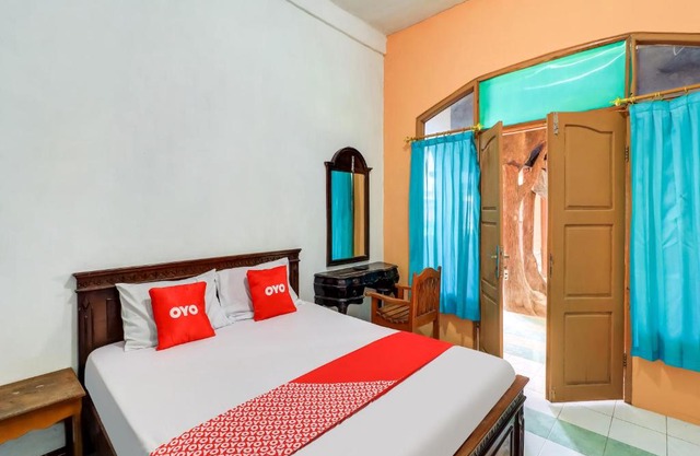 OYO 91042 Hawaina Hotel