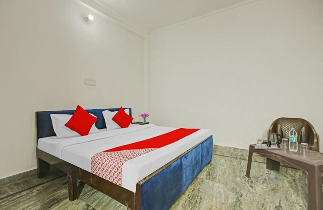OYO Flagship Mannat Residency Near Shiv Vihar Metro Station