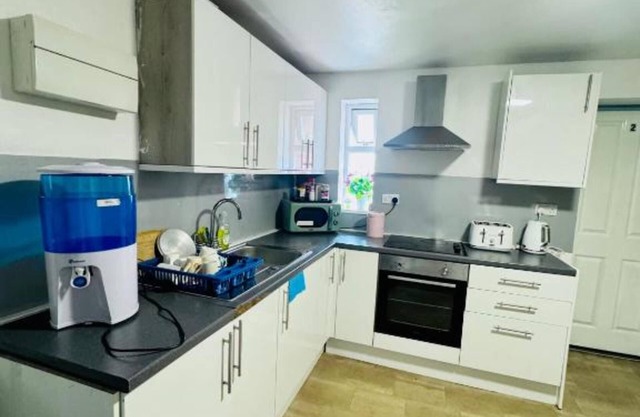 OYO Unique Private Rooms - Bolton Central, Free Parking