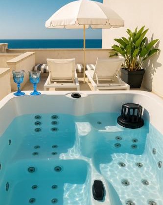 P4T by the Sea Jacuzzi