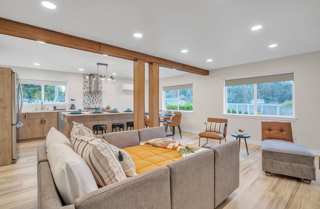 Pacific Northwest Retreat Duplex 3min from Seattle by RedAwning