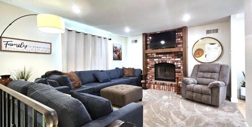 Paddleboards, Grill, Fire Pit, Air Hockey, WD, Brkfst, Sleeps 14