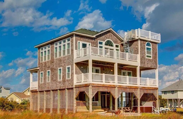 Pair A Dice | Canalfront | Frisco | Sleeps 8