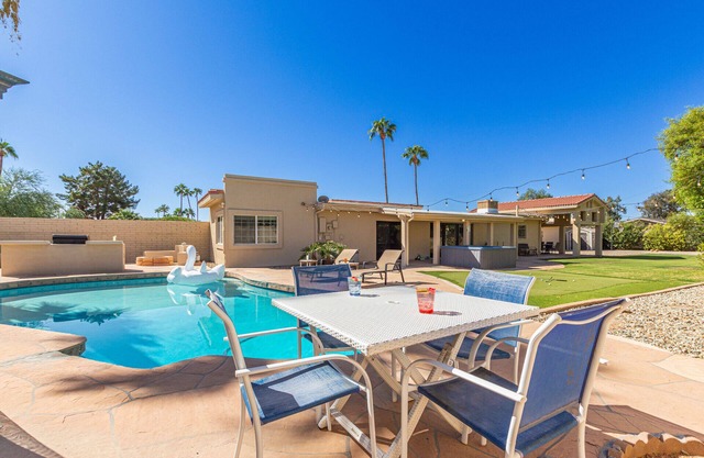 Palace Palms & Play -Sports Court-Pool-Mini Golf