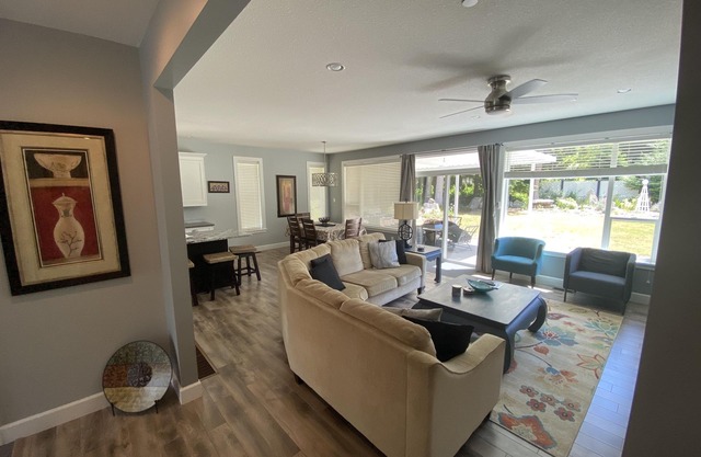 Palatial 3bdrm/2bath Rancher in Qualicum Beach