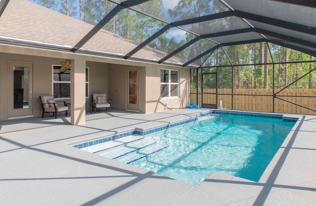 Palm Bay Retreat: Pool, Amenities & Free Parkingn