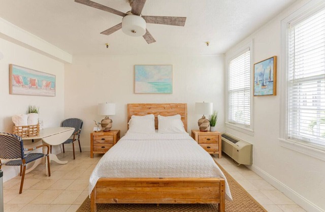 Palm Beach Island Pool Studio 3 Blocks to Beach!