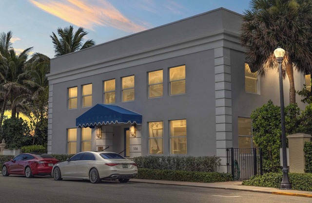 Palm Beach Oceanfront Luxury Condo - Nautical