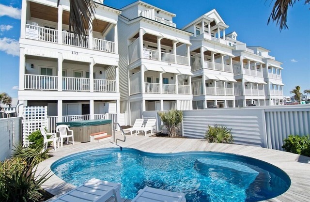 Palm Cottage I At The Grove, Oceanfront House in Atlantic Beach, NC!