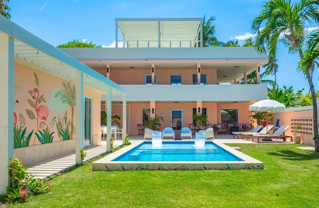 Palm Villa- Rooftop, Pool and Direct Beach Access