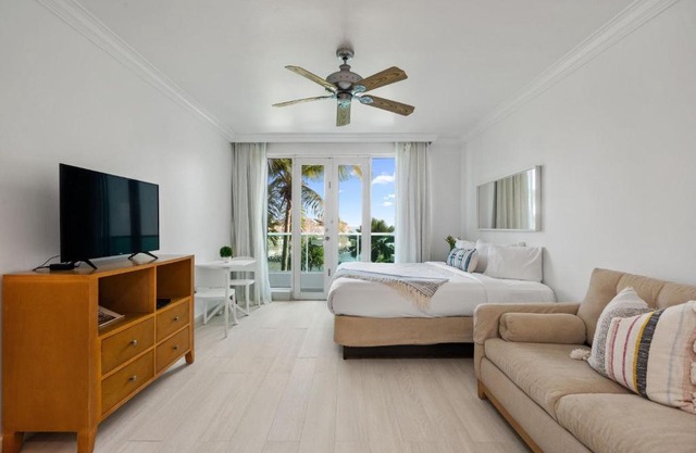 Palmera View Studio - Waterfront studio in the heart of San Juan