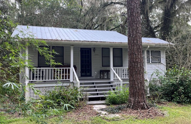 Palmetto Cottage-1930’s Florida Cottage