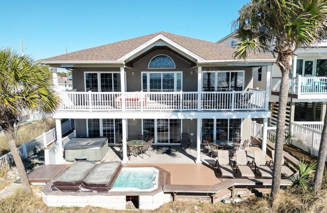 Panama City Beach House 11BR 6BA 2026 Prices 10 % Off Ages 18-25 & Pets OK