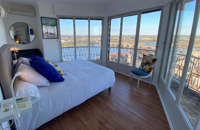 Panoramic apartment in Moulins center with terrace, 2 bedrooms, and modern amenities
