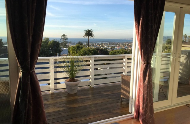 Panoramic Ocean View Guesthouse, 5 blocks to beach in Ocean Beach
