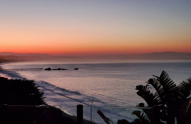 Panoramic Ocean View Studio, 100' Cliff overlooking ocean