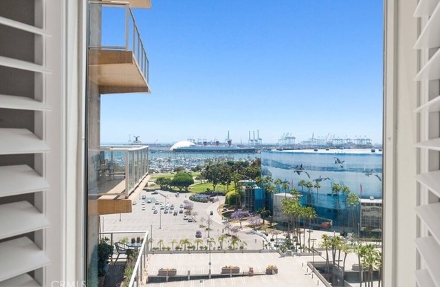 Panoramic Ocean views and walking distance to LB Convention!