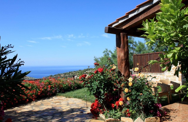 Panoramic view of the sea, close to the beach, wifi - holiday home Triopetra, Cr