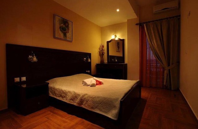 Pantheon Hotel & Suites