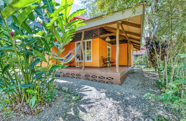 "paraíso en Cahuita: Tu Casa a un Paso del Parque Nacional 🌴🏡"
