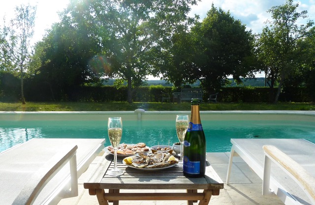 Paradise Francais - Lovely Stone Farmhouse with Private Heated Pool