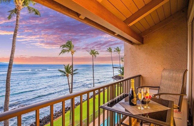 Paradise in Stunning Penthouse with A/C, parking, sleeps 6!nLauloa # 405