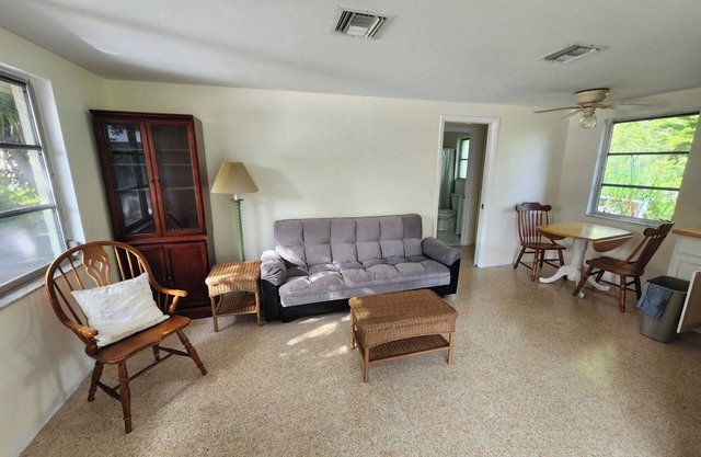 Paradise in the heart of Old Englewood Village