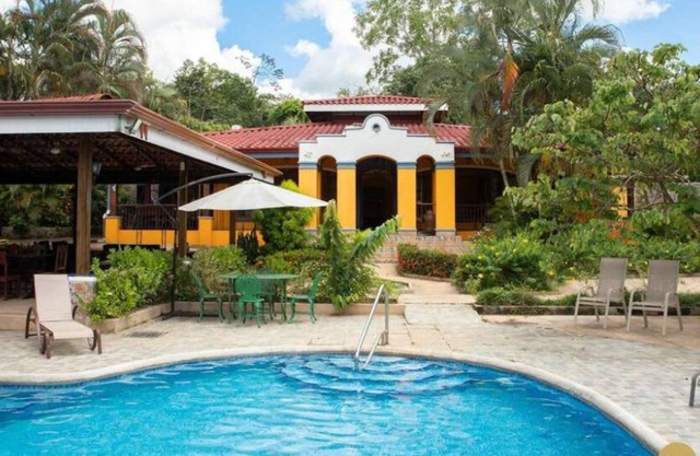 Paradise just outside San Jose! 6-bedroom fully equipped Villa with AC, WiFi.